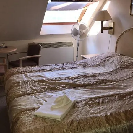 Bed & Breakfast Feher Hattyu Fogado *
